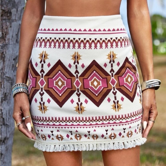 Boho Geometrical Print Fringe Hem Mini Skirt White - Picture 1 of 6